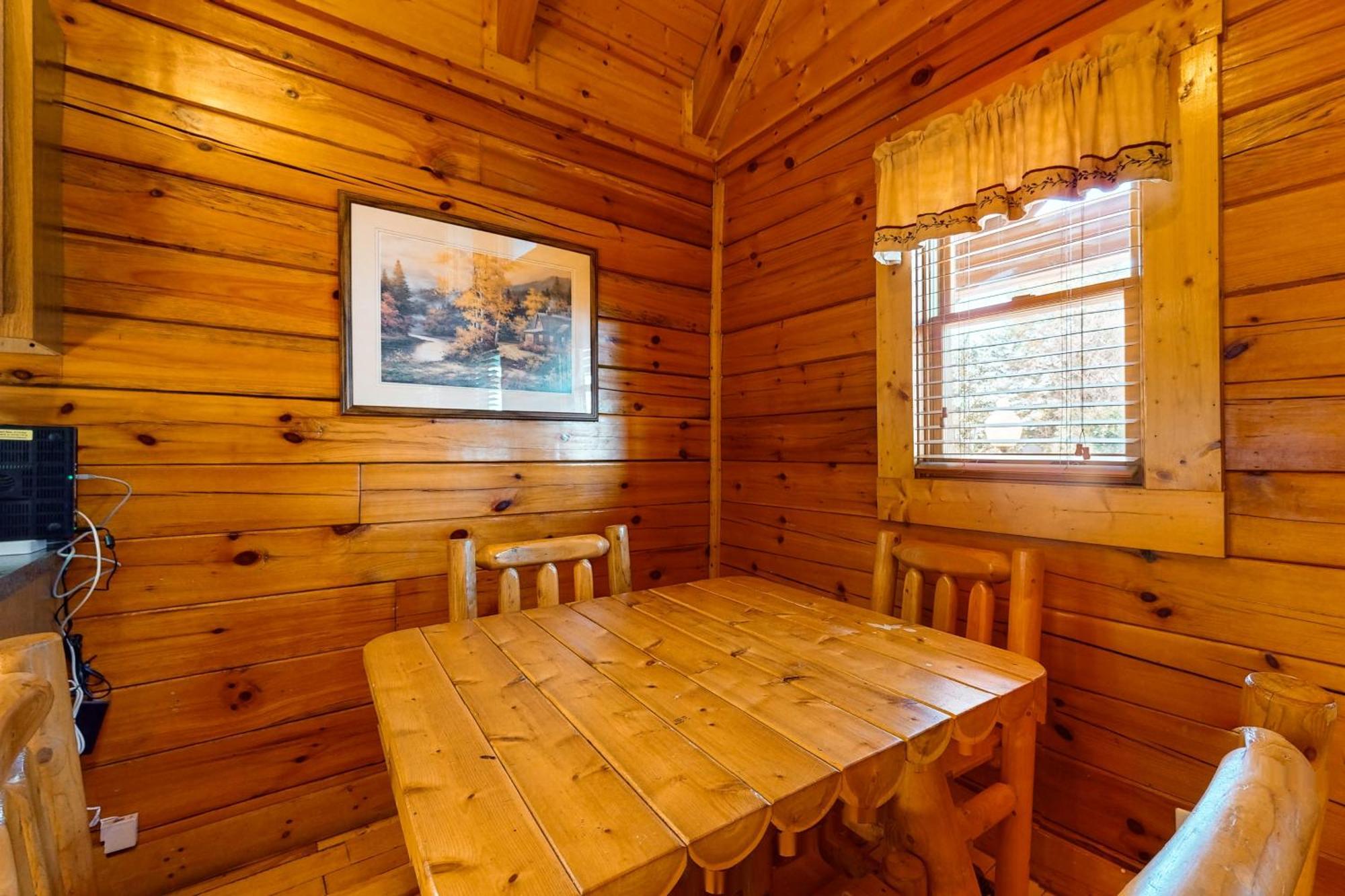 Pin Oak Cabin, Unit 241 Holiday home Pigeon Forge