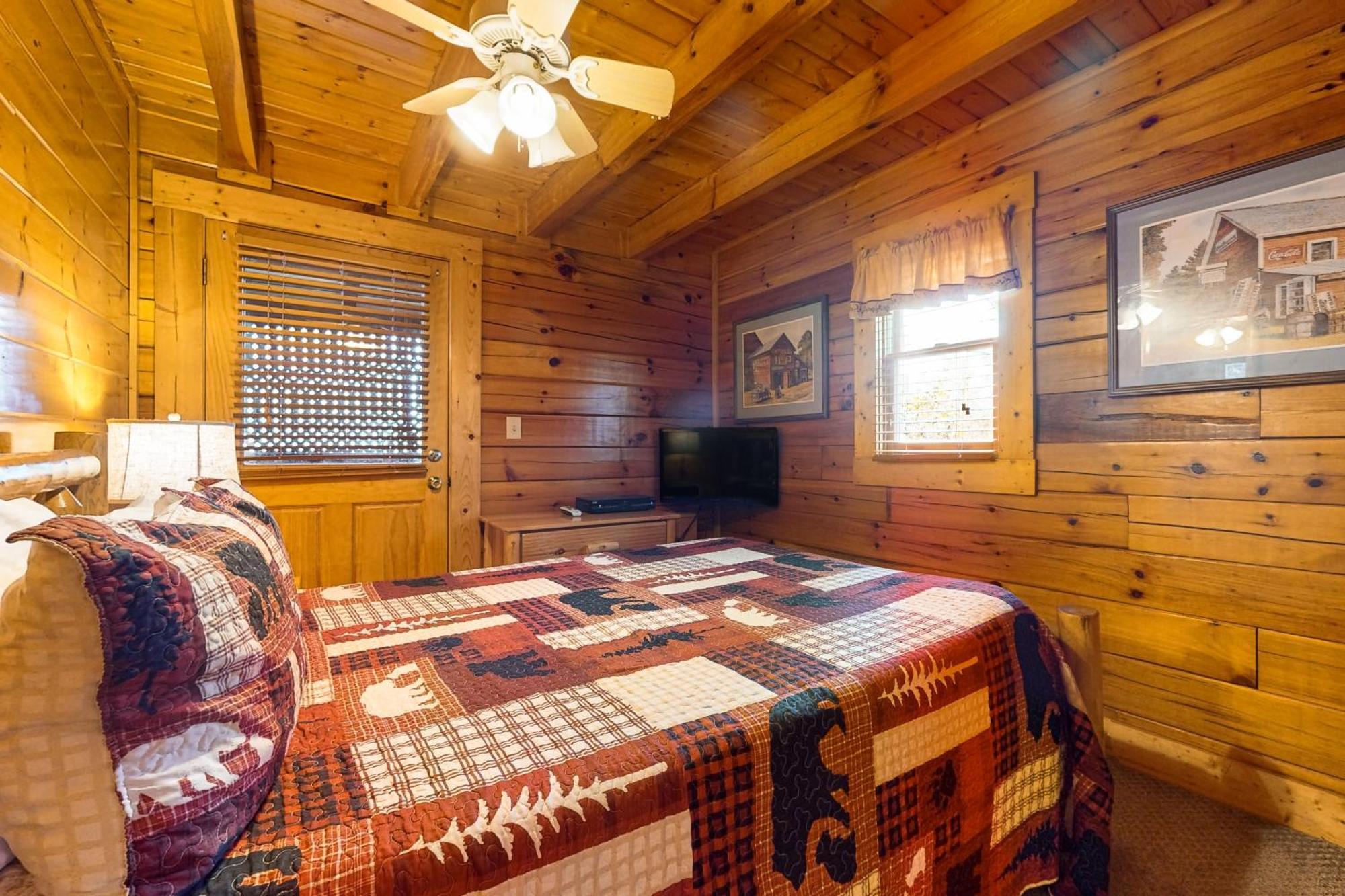 Pin Oak Cabin, Unit 241 Holiday home